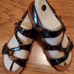 Vionic Women's Patent Sandals, Size 8/Eur 39 NEW PRICE!
